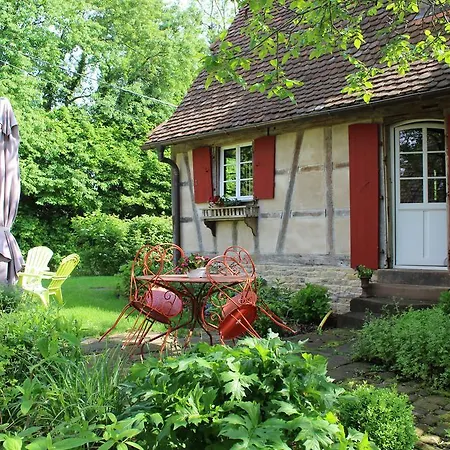 Semesterbostad Rouge Eglantine Salenthal